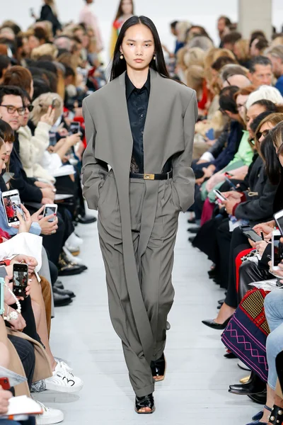 Look 10